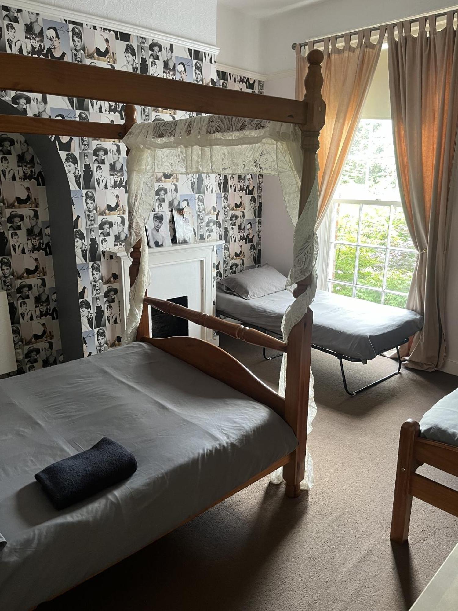Beverley Budget Inn Room photo